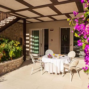 Suite Patio Garden View